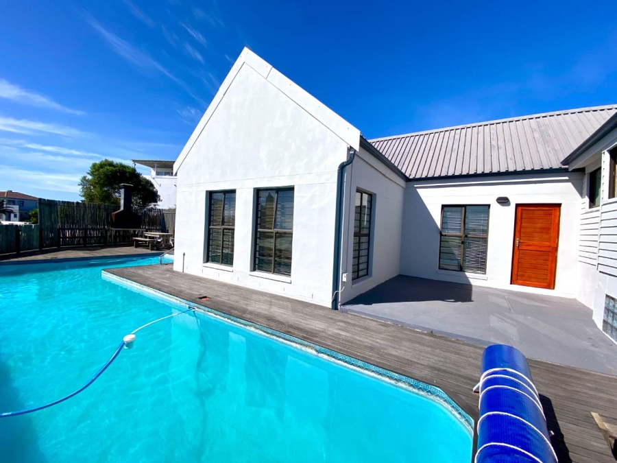 7 Bedroom Property for Sale in Myburgh Park Western Cape